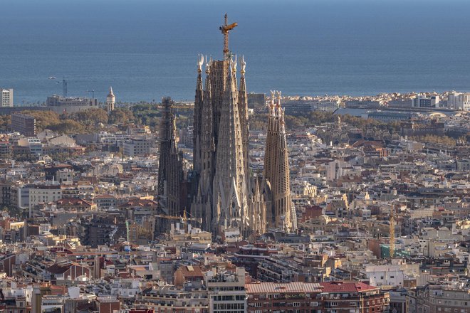 Sagrada Familia se vidno dviguje nad panoramo katalonske prestolnice in je ena največjih španskih znamenitosti. FOTO: Pep Daudé