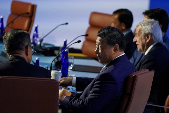 Videti je bilo, da se Xi Jinping najbolje počuti v družbi ameriških gospodarstvenikov, ker se z njimi dobro razume. FOTO: Loren Elliott/Reuters