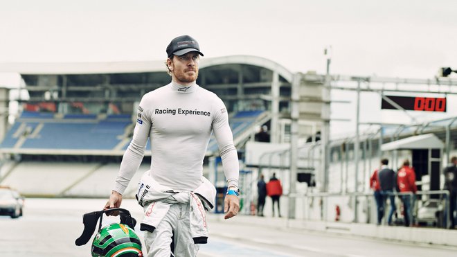 Michael Fassbender si je od nekdaj želel profesionalno voziti dirkalne avte, otroške sanje pa je začel uresničevati šele po štiridesetem letu. FOTO: Tom Ziora/Porsche Ag