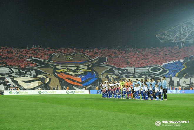 Znova odlična podpora navijačev na polnem Poljudu ni pomagala Hajduku, veliki tekmec iz Zagreba je prišel do pomembne zmage v bitki za prvaka, od katere se je splitski klub zelo oddaljil. FOTO: HNK Hajduk Split/facebook