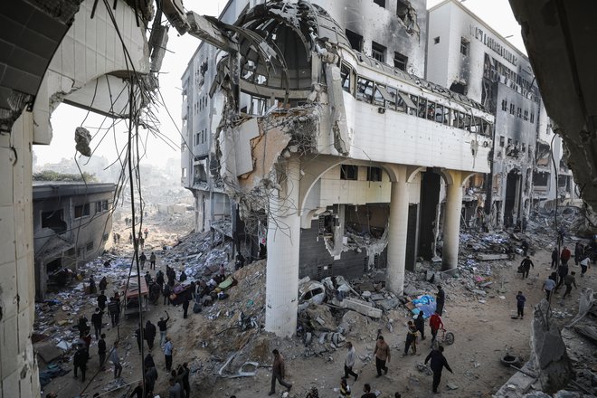 Izraelski vojaki so končali dvotedensko operacijo v Al Šifi. Razdejanje je neopisljivo. FOTO: Dawoud Abu Alkas/Reuters