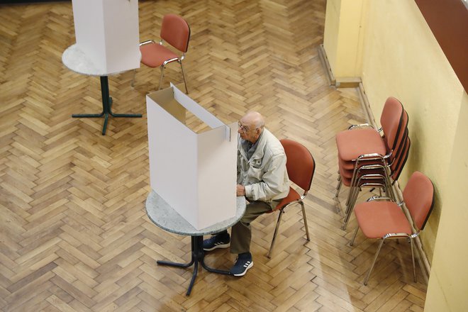 Referendumske pobude so pogosto tudi v funkciji ozkih političnih interesov strank, v povezavi s prihajajočimi volitvami ali so poskus krepitve javnomnenjske podpore. FOTO: Leon Vidic/delo