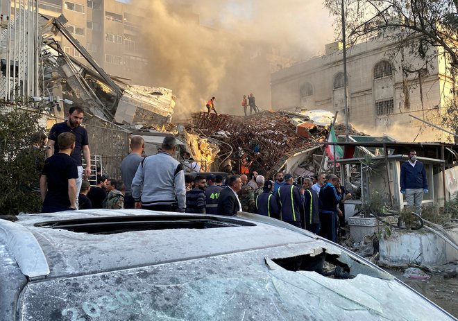 Izraelski napad na Sirijo je zahetval več življenj. FOTO: Firas Makdesi/Reuters