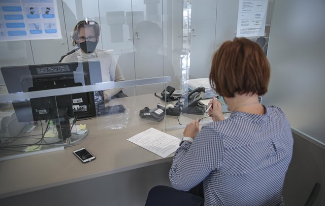 Od danes na UE Ljubljana veljajo spremenjene uradne ure. FOTO: Jože Suhadolnik/Delo