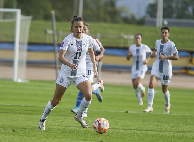 Lara Prašnikar je na 67 tekmah za reprezentanco dosegla 34 golov. Foto Jože Suhadolnik