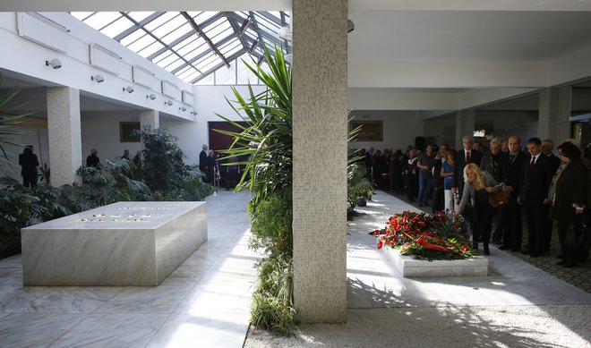 Hiša cvetja naj postane kraj, kjer bodo počivali največji srbski velikani, meni beograjski župan. FOTO: Reuters