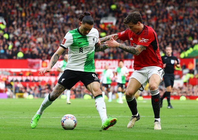 Zadnji derbi z Manchester Unitedom bo poseben za Jürgna Kloppa, Liverpool potrebuje vsaj točko, da zadrži stik z Arsenalom in ManCityjem. FOTO: Molly Darlington/Reuters