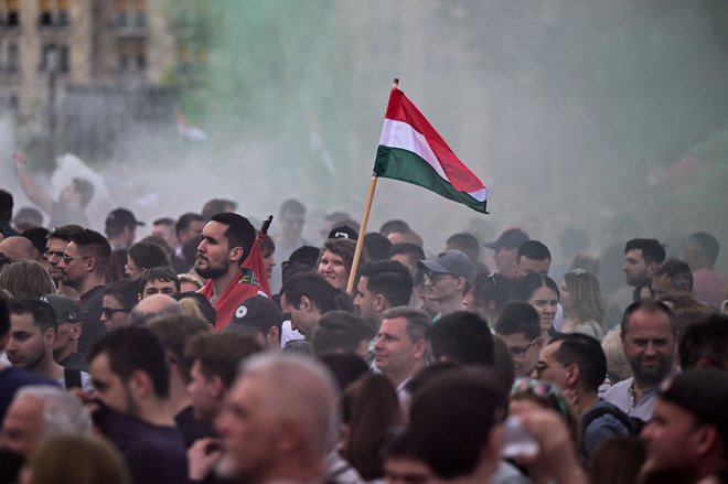 Shod je pod sloganom Nacionalni pohod za novo Madžarsko potekal iz središča mesta do trga pred poslopjem parlamenta. FOTO: Marton Monus/Reuters