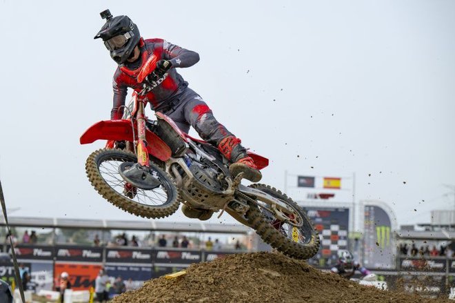 Tim Gajser lovi Jorgeja Prada. FOTO: Honda Racing