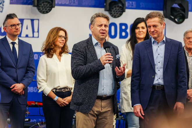 Kandidat Gibanja Svoboda za evropskega komisarja Tomaž Vesel je pojasnil, da sta se o kandidaturi s predsednikom stranke in vlade Robertom Golobom pogovarjala že dalj časa. FOTO: Črt Piksi/Delo