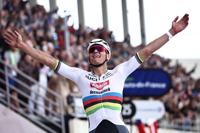 Mathieu Van Der Poel je upravičil vlogo favorita. FOTO: Anne-christine Poujoulat/AFP