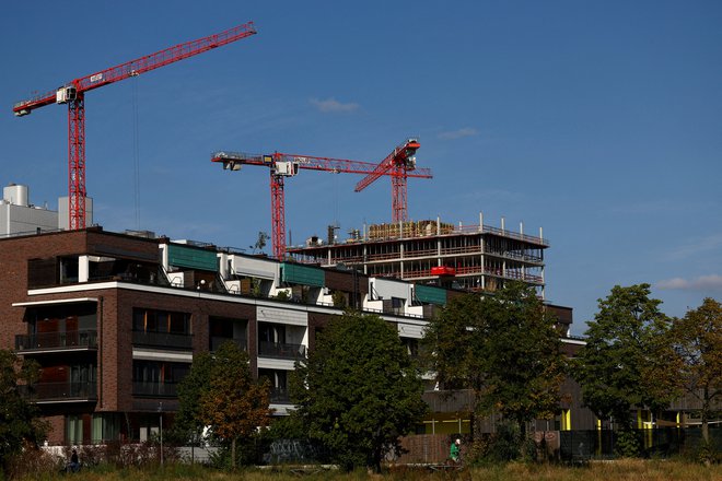 Februarja so zabeležili rast v nemški avtomobilski in kemični industriji, najbolj, za osem odstotkov, pa je poraslo gradbeništvo. Foto Lisi Niesner Reuters