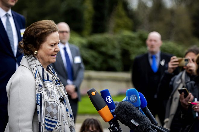 Predstavnica nemškega zunanjega ministrstva Tania von Uslar-Gleichen med komentiranjem prvega dne obravnave FOTO: Robin Van Lonkhuijsen/Afp