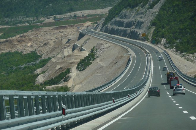 Hrvaška v velikem zamahu dograjuje manjkajoče avtoceste. FOTO: Dejan Vodovnik/Delo