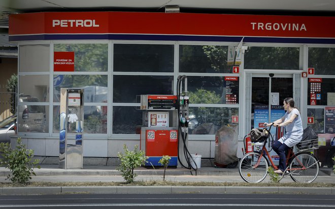 Nove, višje cene goriv bodo veljale do vključno 22. aprila. FOTO: Jože Suhadolnik/Delo