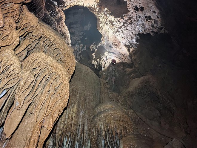 Pred predorsko cevjo drugega tira so odkrili osemdeseto kraško jamo na tem gradbišču. FOTO: Inštitut za raziskovanje Krasa ZRC SAZU