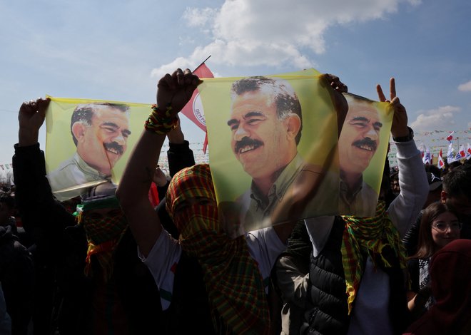 Osrednji teoretik kurdskega gibanja za svobodo Abdullah Öcalan je že četrt stoletja zaprt v samici v turškem zaporu. FOTO: Umit Bektas/Reuters