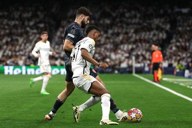 Joško Gvardiol je policist v obrambi Manchester Cityja, to je spoznal tudi odlični Rodrygo. FOTO: Pierre-Philippe Marcou/AFP