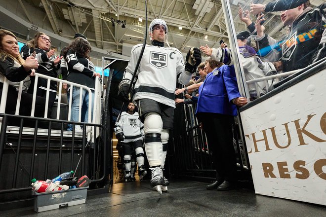 Ko pridrsa na led, je Anže Kopitar kralj, ki se mu klanjajo tudi kolegi v NHL. FOTO: Robert Edwards/Usa Today Sports Via Reuters Con