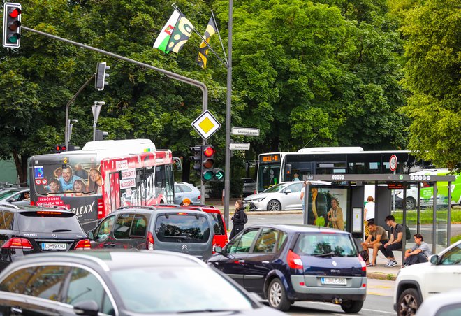 Kako bomo v prihodnje potovali po Ljubljani, bodo strokovnjaki zapisali v novi prometni strategiji. FOTO: Matej Družnik/Delo