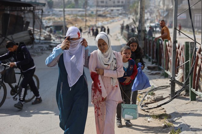 Izrael nadaljuje z bombardiranjem Gaze. Foto: AFP