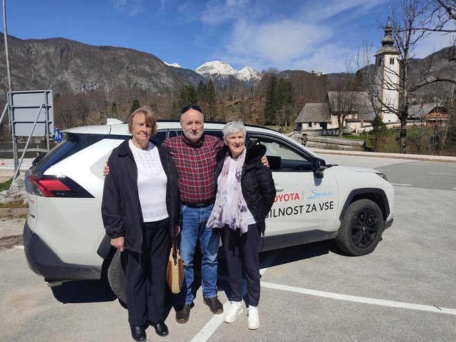 »Prostovoljci so se s svojo prijaznostjo in spoštljivostjo zapisali v srca starejših, ki jim pomagajo,« pravi Darko Zevnik. FOTO: arhiv zavoda Sopotniki