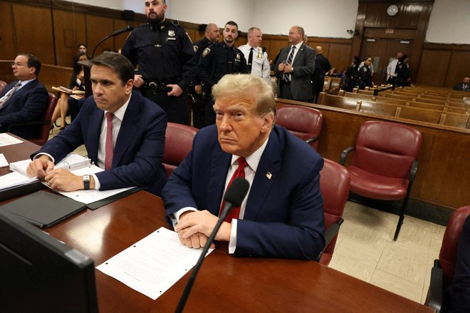 Donald Trump bo moral v prihodnjih šestih tednih od ponedeljka do petka sedeti na procesu z edino izjemo srede. Ni še znano, ali se bo sploh lahko udeležil sinove mature. FOTO: Jefferson Siegel/Reuters