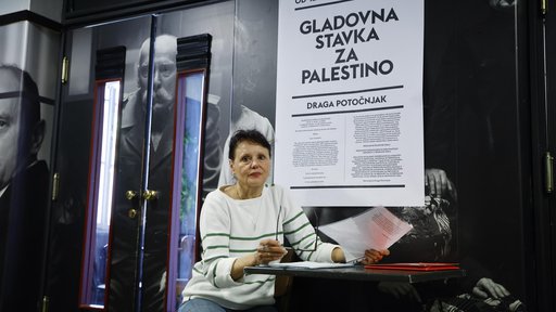 Igralka je razloge za svojo gladovno stavko pojasnila v izjavi, ki jo bere pred vsako predstavo v SMG. FOTO: Leon Vidic/Delo