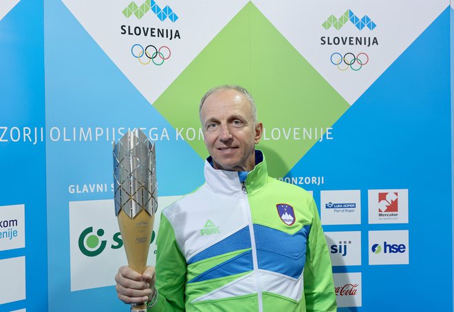 Tokratni ambasador Slovenske bakle je nekdanji veslač Jani Klemenčič, eden od prejemnikov prve olimpijske kolajne za Slovenijo v Barceloni leta 1992. FOTO: Blaž Samec/Delo