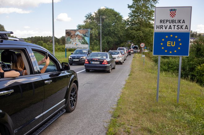 Iz vladnih virov je slišati, da bo Slovenija nadzor na meji s Hrvaško spet podaljšala, če bo Italija to storila na meji s Slovenijo. FOTO: Voranc Vogel/Delo