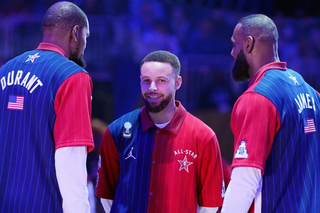 Kevin Duranty, Steph Curry in LeBron James bodo združili moči v Parizu. FOTO: Kyle Terada/Reuters