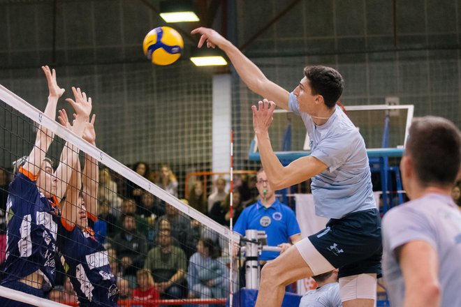 Calcitov Uroš Nikolić bo spet za oviro imel blok ACH Volleyja. FOTO: Klemen Brumec