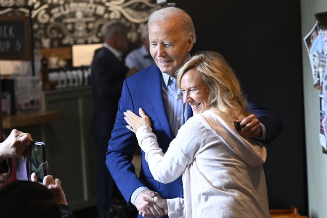 Demokratski kandidat Joe Biden brez večjih težav nadaljuje predvolilno kampanjo. Foto Andrew Caballero-Reynolds/AFP