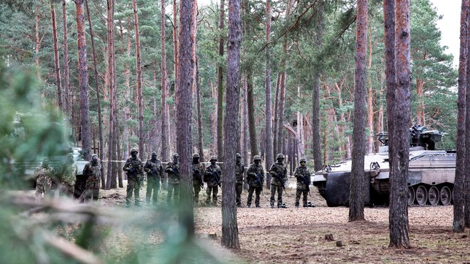 Ukrajinski vojaki med usposabljanjem za uporabo nemških tankov v eni od nemških vojaških baz FOTO: Liesa Johannssen/REUTERS