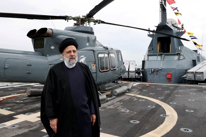 Iranian President Ebrahim Raisi visits the military equipment of IRGC Navy in Bandar Abbas, Iran, February 2, 2024. Iran's Presidency/WANA (West Asia News Agency)/Handout via REUTERS ATTENTION EDITORS - THIS PICTURE WAS PROVIDED BY A THIRD PARTY. Foto Wana News Agency Via Reuters