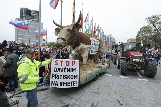 Na nas, davkoplačevalcih, je, da se država začne zavedati odgovornosti do denarja nas, davkoplačevalcev.  FOTO: Jože Suhadolnik