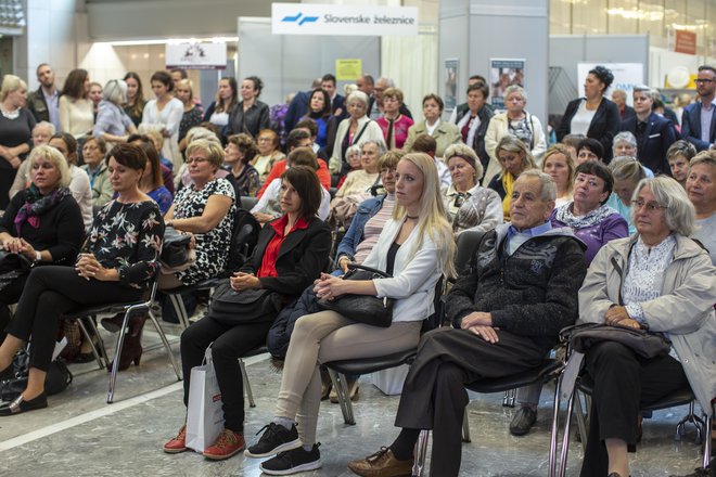 V hitro spreminjajočem se delovnem okolju so tudi mehke spretnosti, kot so komunikacija, prilagodljivost in reševanje problemov, postale še pomembnejše. FOTO: Voranc Vogel/Delo