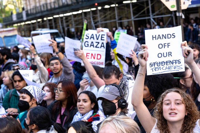 Newyorški študentje so se pridružili vse številnejšim demonstracijam za Palestince in proti Izraelu na ameriških univerzah.

Fotografiji Michael M. Santiago/AFP