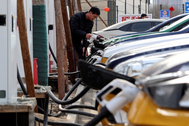 Vse bolj je jasno, da je Kitajska vodilni trg za električne avtomobile. FOTO: Florence Lo/Reuters