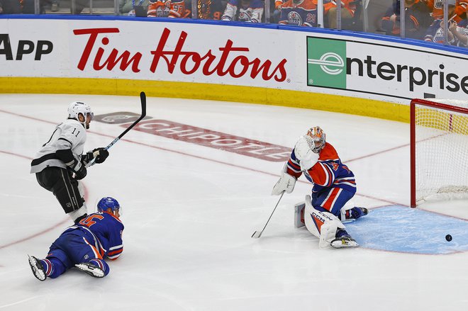 Odločilni zadetek Anžeta Kopitarja. Foto Perry Nelson/USA Today