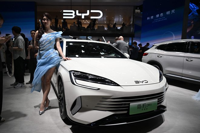 Auto China, kot se imenuje sejem, je bil od nekdaj ogledalo položaja Kitajske v svetu. FOTO: Jade Gao/AFP