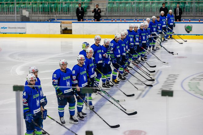 Slovenski hokejisti so pripravljeni za veliki boj na Južnem Tirolskem. Foto Črt Piksi