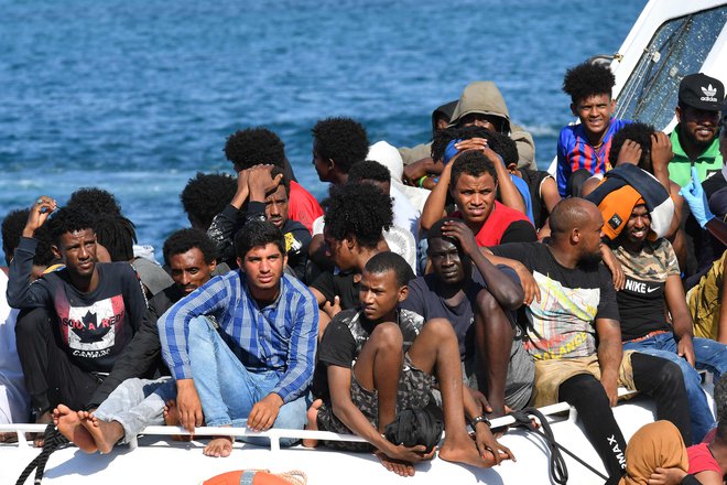 Revnejše južne države EU bodo po paktu o azilu in migracijah prepuščene same sebi pri ravnanju z migranti. FOTO: Alberto Pizzoli/ AFP