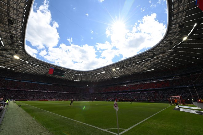 Kljub sporu zaradi TV-pravic se bo vseeno na Allianz Areni v Münchnu igral nogomet. FOTO: Angelika Warmuth/Reuters