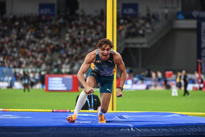 Armand Duplantis se tokrat ni veselil novega svetovnega rekorda. FOTO: Str/AFP