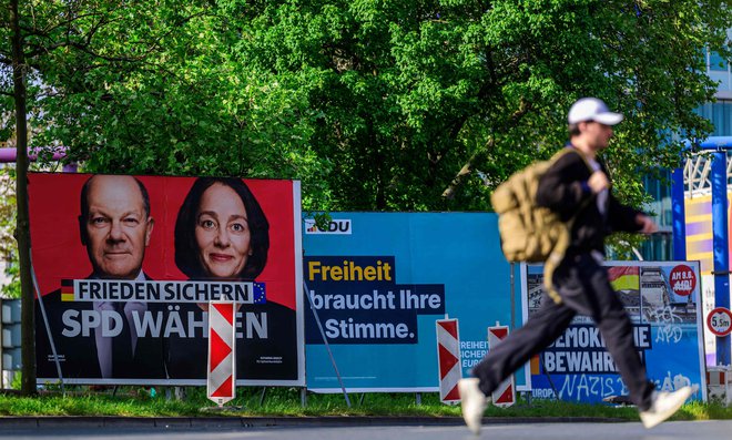 Predvolilni plakati v Berlinu FOTO: John Macdougall/Afp