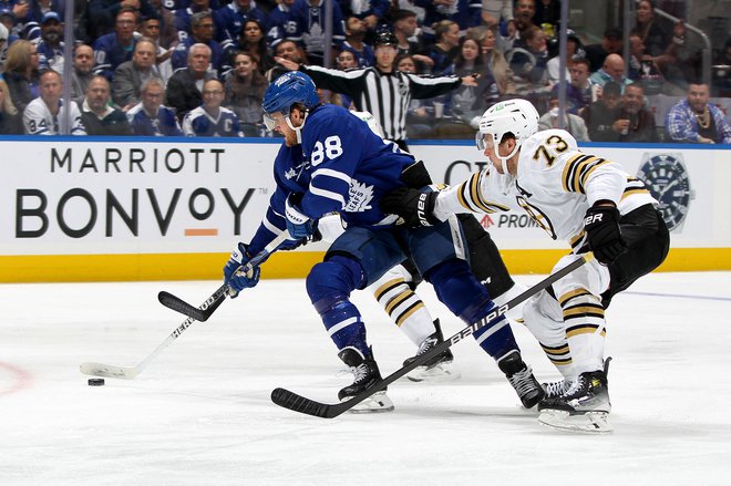 HokejistiToronta so so po zalsugi strelca dveh golov Williama Nylanderja še v igri za napredovanje v drugikrogkončnice NHL. FOTO: Claus Andersen Getty Images Via AFP