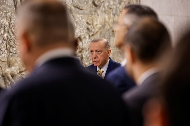 Predsednik Erdoğan in njegova vlada sta bila zadnjega pol leta tarča pogostih očitkov, da je njuna politika do judovske države premila. FOTO: Thaier Al-sudani/Reuters