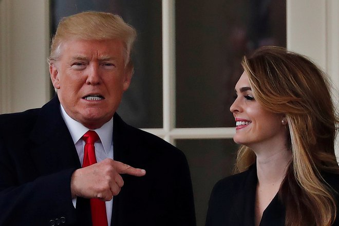 Nekdanji predsednik Donald Trump in njegova tesna sodelavka Hope Hicks v boljših časih. Foto Carlos Barria/Reuters