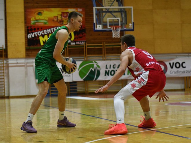 Gregor Glas na tekmi s Šentjurjem. Foto Cedevita Olimpija